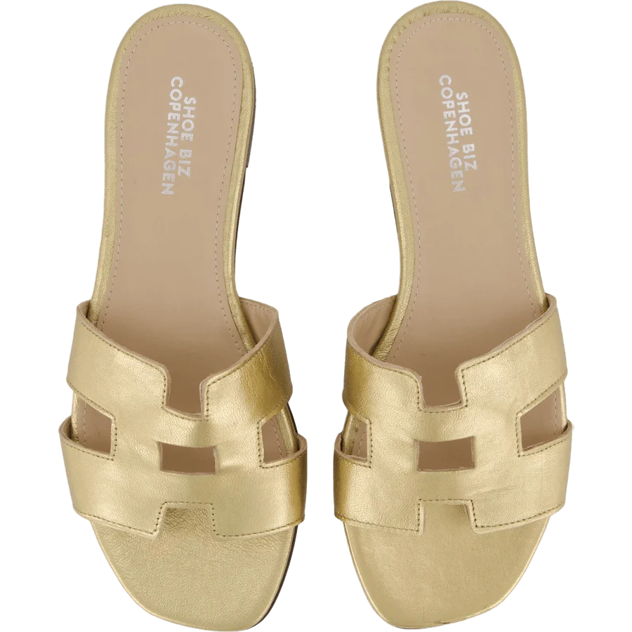 Claire Gold - Image 6